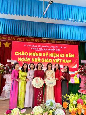 TOẠ ĐÀM KỶ NIỆM 43 NĂM NGÀY NHÀ GIÁO VIỆT NAM 20/11 TRƯỜNG TIỂU HỌC NGUYỄN TRÃI