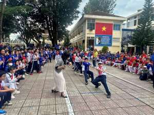 SÂN CHƠI THỂ DỤC, THỂ THAO LIÊN ĐỘI TỔ CHỨC HỘI THI KÉO CO CHÀO MỪNG NGÀY NHÀ GIÁO VIỆT NAM 20/11